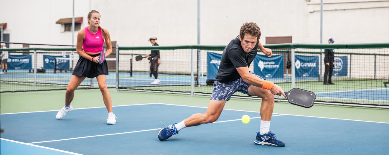 Anderson Scarpa hits a pickleball backhand.