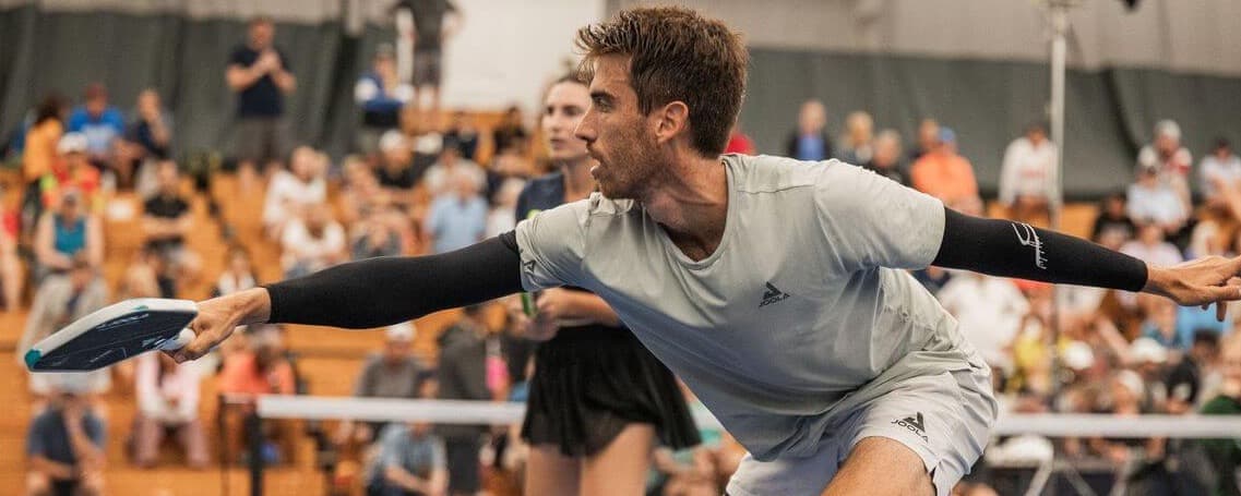 Federico Staksrud hitting a forehand