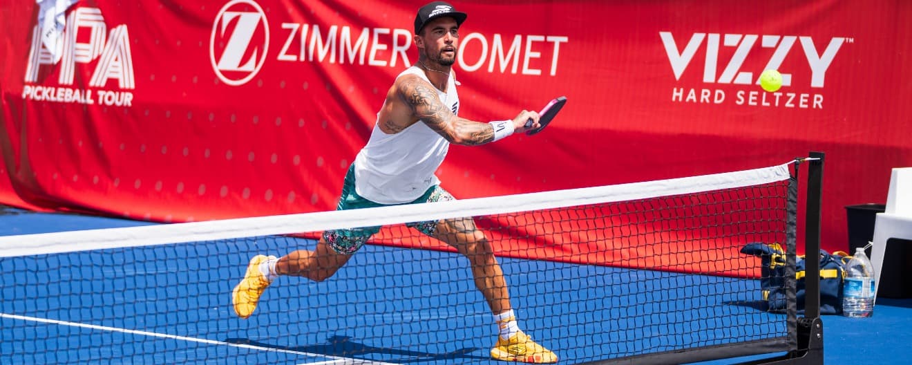 Tyson McGuffin competing at the CIBC Atlanta Slam presented by Vizzy.