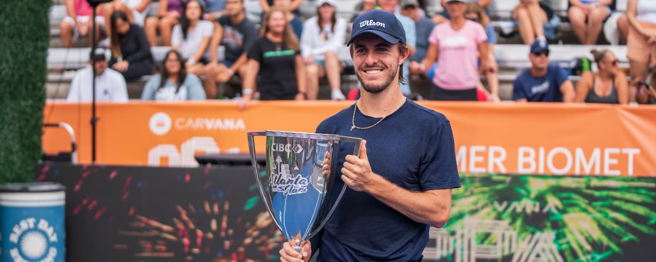 Hunter Johnson celebrates his title at the CIBC Atlanta Slam presented by Vizzy.