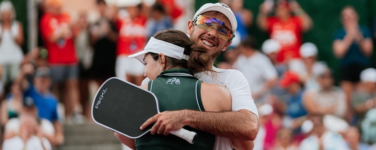 JW Johnson embraces sister Jorja after their big semifinal win together at PPA NC.